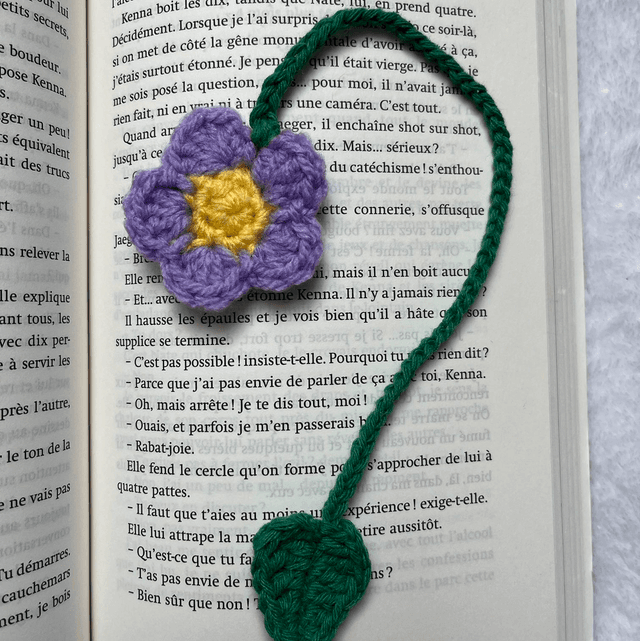 Marque page fleur violette 